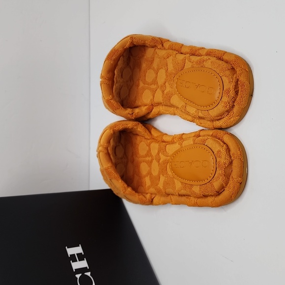 ⭐️COACH 💯 NWT “BRIDGETT TERRY" SLIDERS, SIZE 8-B, PAPAYA COLOR - Picture 4 of 16